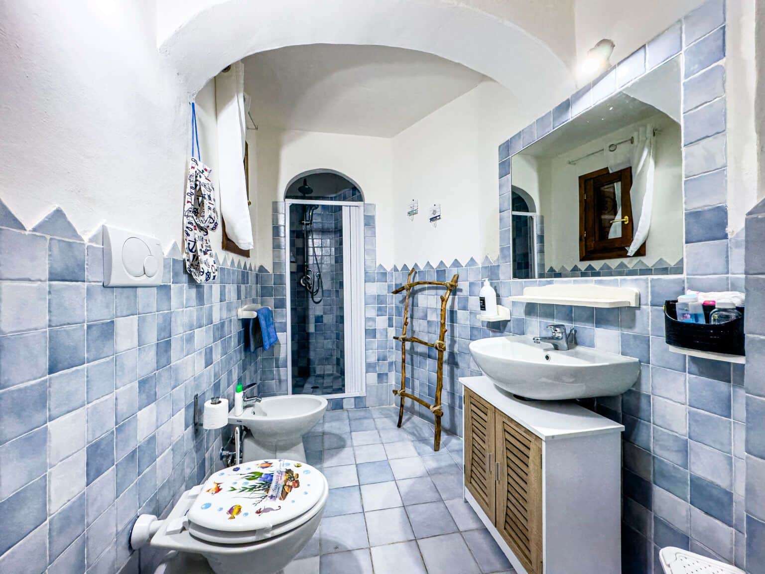 Mountain Hill – Interior